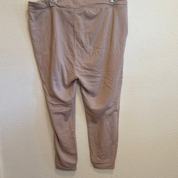 🏃‍♀️🏃‍♀️🏃‍♀️3 for 12$🏃‍♀️🏃‍♀️🏃‍♀️Old Navy Tan Joggers-XL - Picture 7 of 9